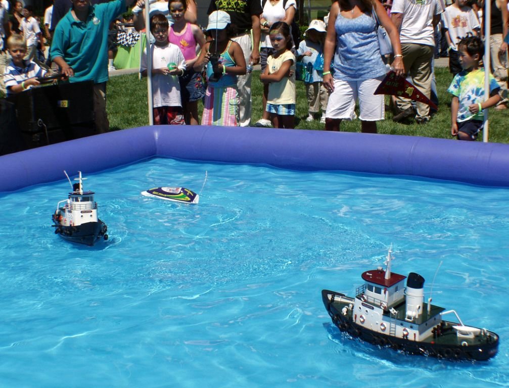 Micro-Reality Tugboat Racers